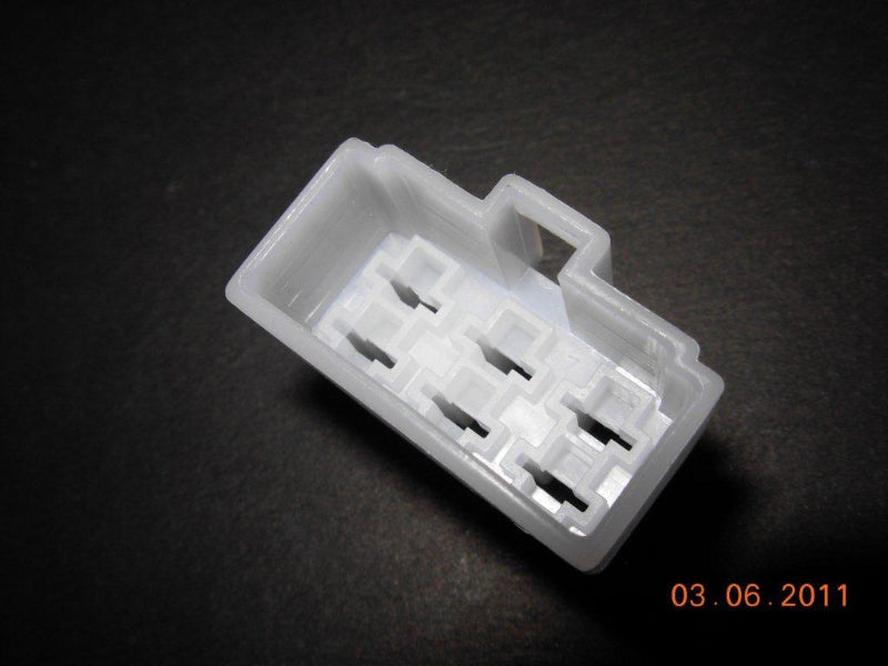 6 Way Plug Female  (6PF)